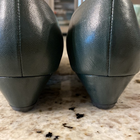 Shelby Green shoes one inch heal - Picture 4 of 4